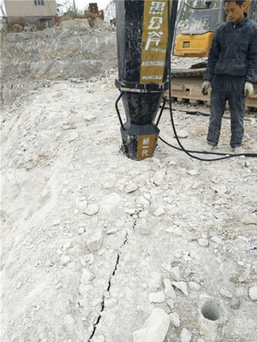 河南洛库挖掘岩石劈裂机产地