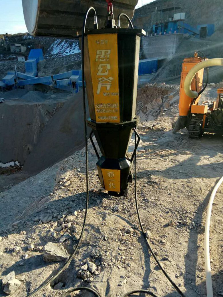 临沧永德县市政建设破碎岩石劈裂机效果