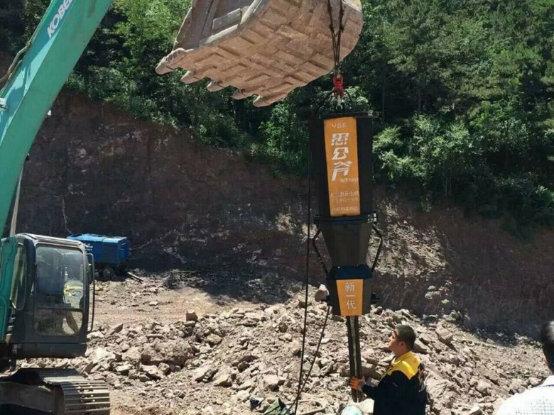 湖南岳阳开山打破硅石机器