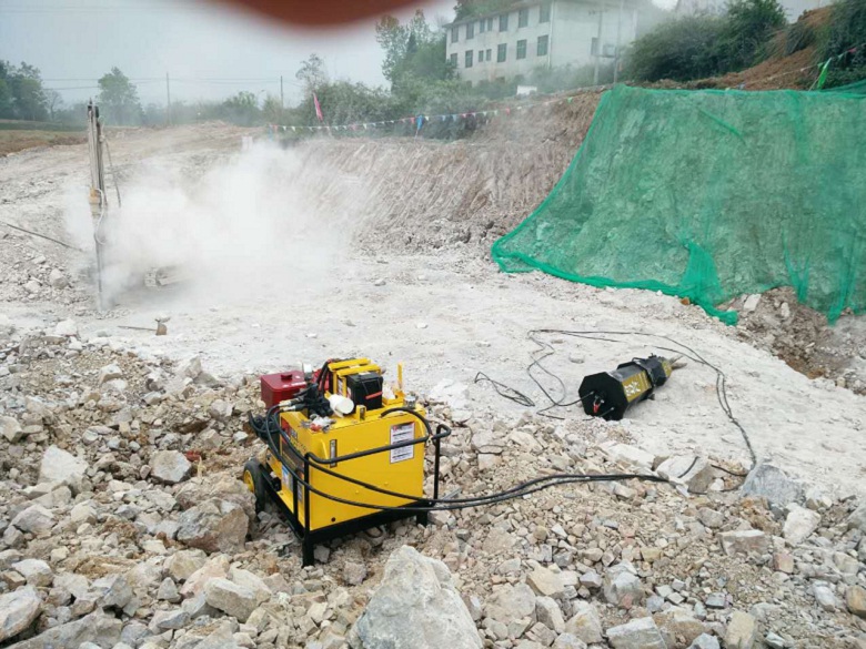 安阳林州修建水库岩石劈裂机效果