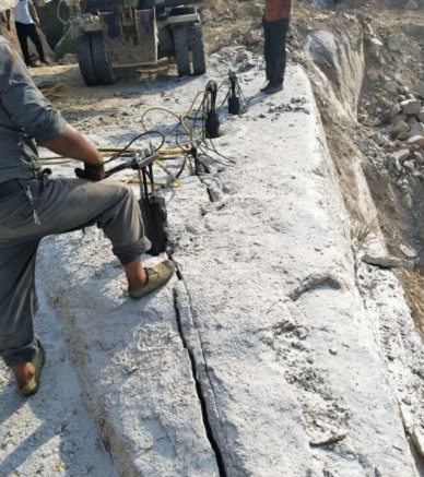 四川达州岩石劈裂器矿山开采石头混凝土多少钱