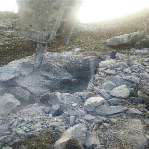 新疆吐鲁番开采矿山岩石静态爆破设备致裂棒多少钱