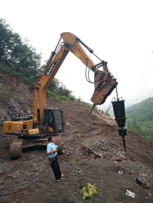 辽宁沈阳静态爆破代替放炮开裂岩石机械劈石机厂家电话