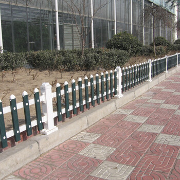 青海草坪花坛护栏锌钢草坪护栏市政护栏PVC护栏哪里找