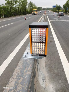 立达通太阳能警示诱导灯,定制雾天公路行车安全诱导装置质量可靠图片2