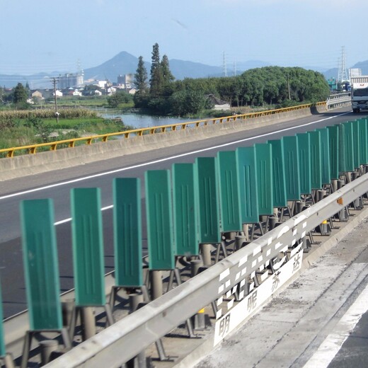 高速公路防撞设施配件桥梁防眩板高速公路防眩板价格