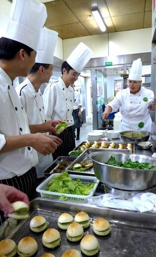 阜阳出国劳务英国湘菜鲁菜厨师包食宿2024新+排名一览