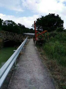 高速公路护栏板二波防撞护栏波形钢板护栏