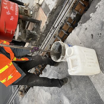 泰州姜堰区路面坑槽修补料,伸缩缝更换浇注料