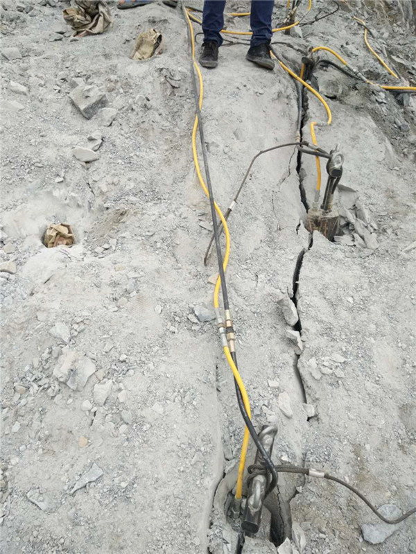 澄邁挖掘地鐵隧道的圓柱形開鑿器械叫什么