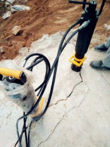 龍崗修路擴寬破石頭機器效益怎么樣
