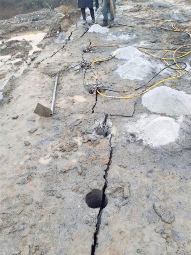 建昌挖地基破石頭機(jī)器靜態(tài)液壓破石機(jī)