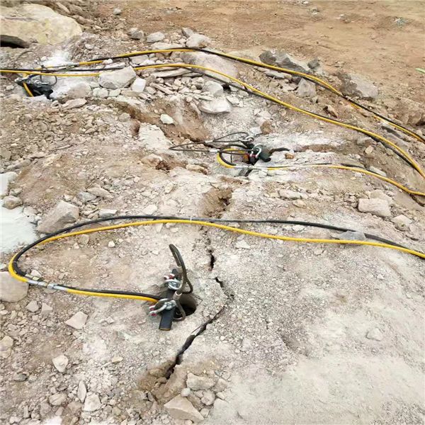 順昌河道擴建挖掘破碎硬石頭的機器技術(shù)分析