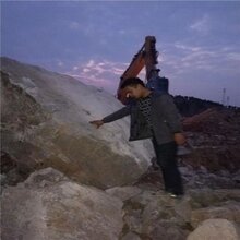 地下矿山建设开挖破石机器图片