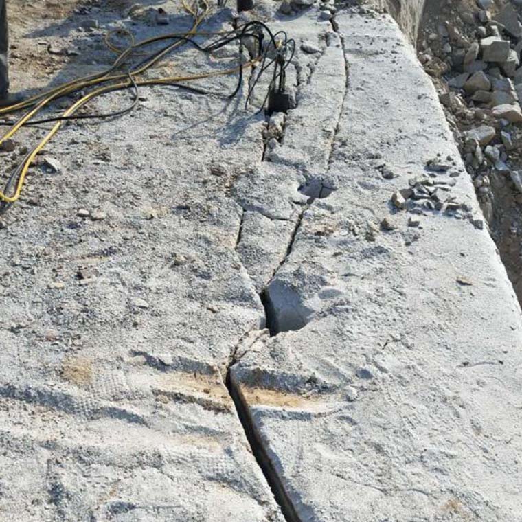 原阳地基开挖修高速公路遇到硬石头劈裂棒