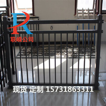 道路護(hù)欄鋅鋼護(hù)欄,鐵藝柵欄,PVC塑鋼護(hù)欄,歐式柵欄-