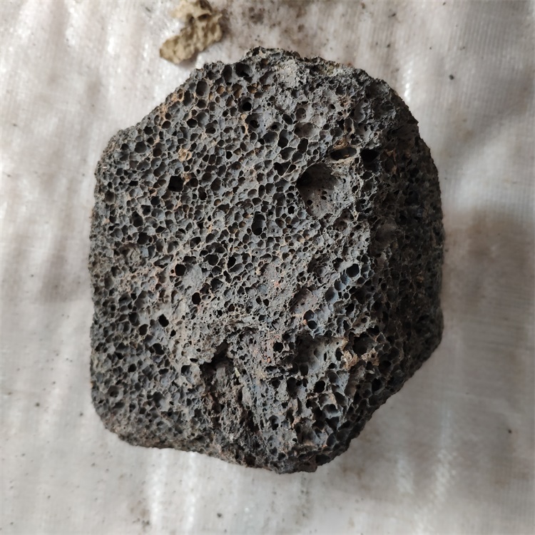 內(nèi)蒙古火山石多孔隙火山石生產(chǎn)價(jià)格