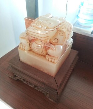 帝王用品龍袍玉璽資源出租皇后鳳冠真品租借展示