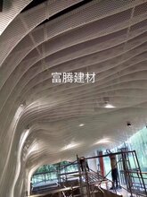 弧形造型铝方通工艺特点木纹铝方通安装工艺图片