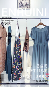 女裝依寇品牌19年新款套裝庫(kù)存服裝