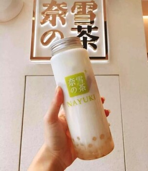 为什么奈雪的茶门店要紧挨着星巴克？