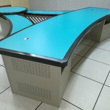 录音桌播音桌媒体室的演播桌图片