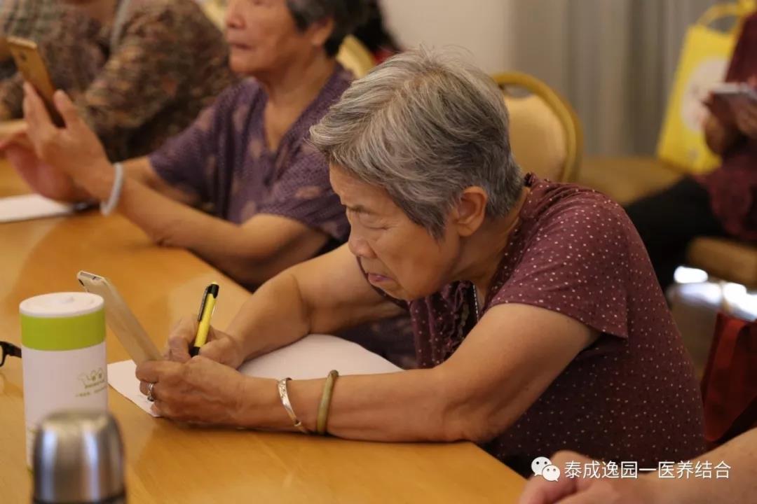 广州老年活动中心收费标准，父母提出住养老院儿女同意