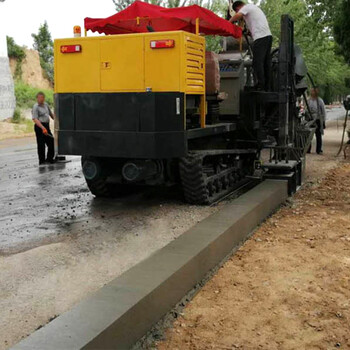 廠家直銷山東防撞墻滑模機(jī)水溝滑膜機(jī)滑模路肩石路邊石滑膜機(jī)