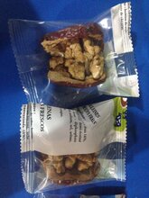 大枣夹核桃包装机快速自动制袋套袋封切图片