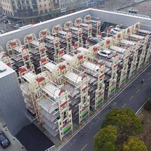 多组垂直循环立体车库组合，建设大型公共立体停车场