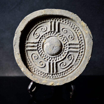 半月瓦當(dāng)鑒定及私下交易價(jià)格