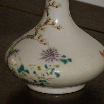粉彩荸薺瓶市場(chǎng)行情