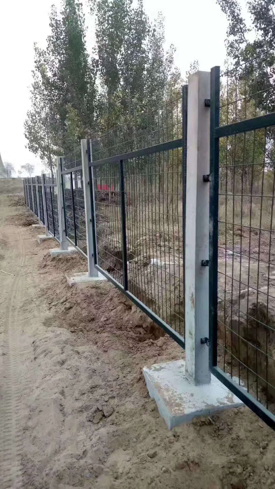 一种水利工程用防护栅栏的制作方法