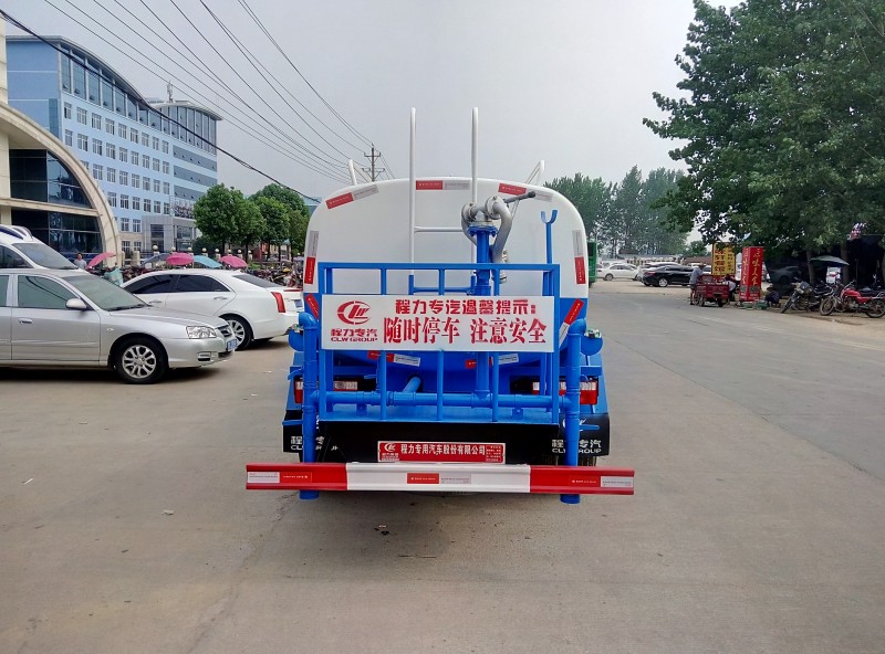 多功能洒水车报价洒水降尘雾炮车