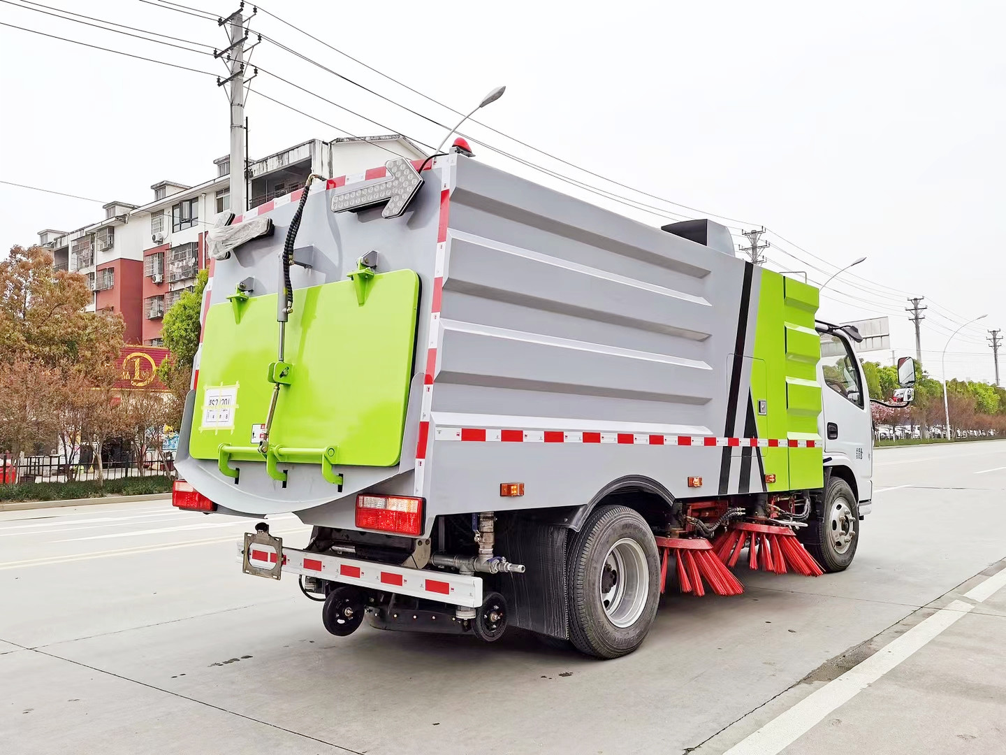 小型国六多功能扫路车路面保洁车吸尘车配件