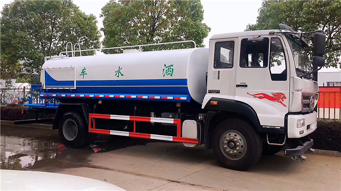 跃进洒水车