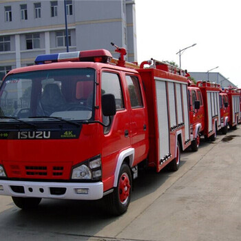 水罐或泡沫消防车