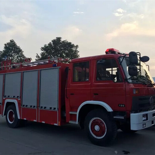 中型水罐消防车