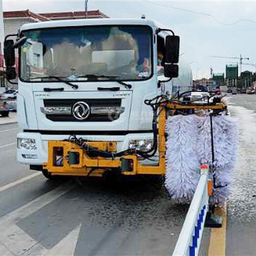 怎样驾驶护栏清洗车