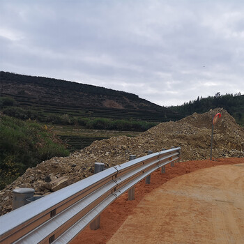 批发道路安全防撞栏现货道路波形护栏厂家高速公路护栏