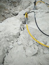 亳州工程开挖遇到硬岩石劈石机