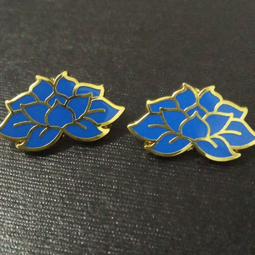藍色蓮花琺瑯徽章金屬胸章花朵徽章生產廠家