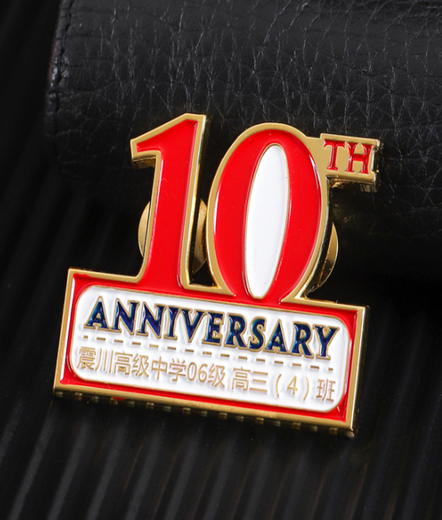 廠家公司徽章，企業10周年胸章，亞克力盒裝胸章
