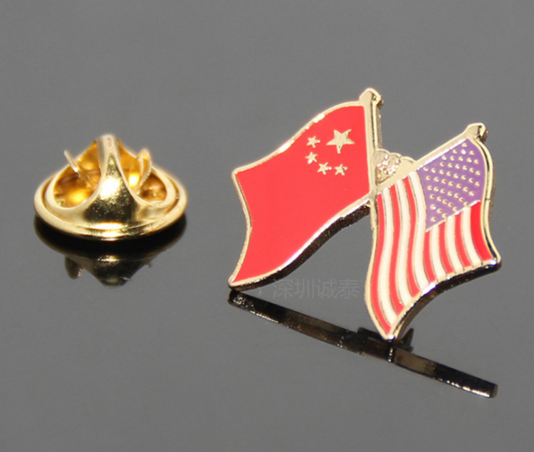 黑龙江细致金属徽章定制免费设计镀金胸章(图2)