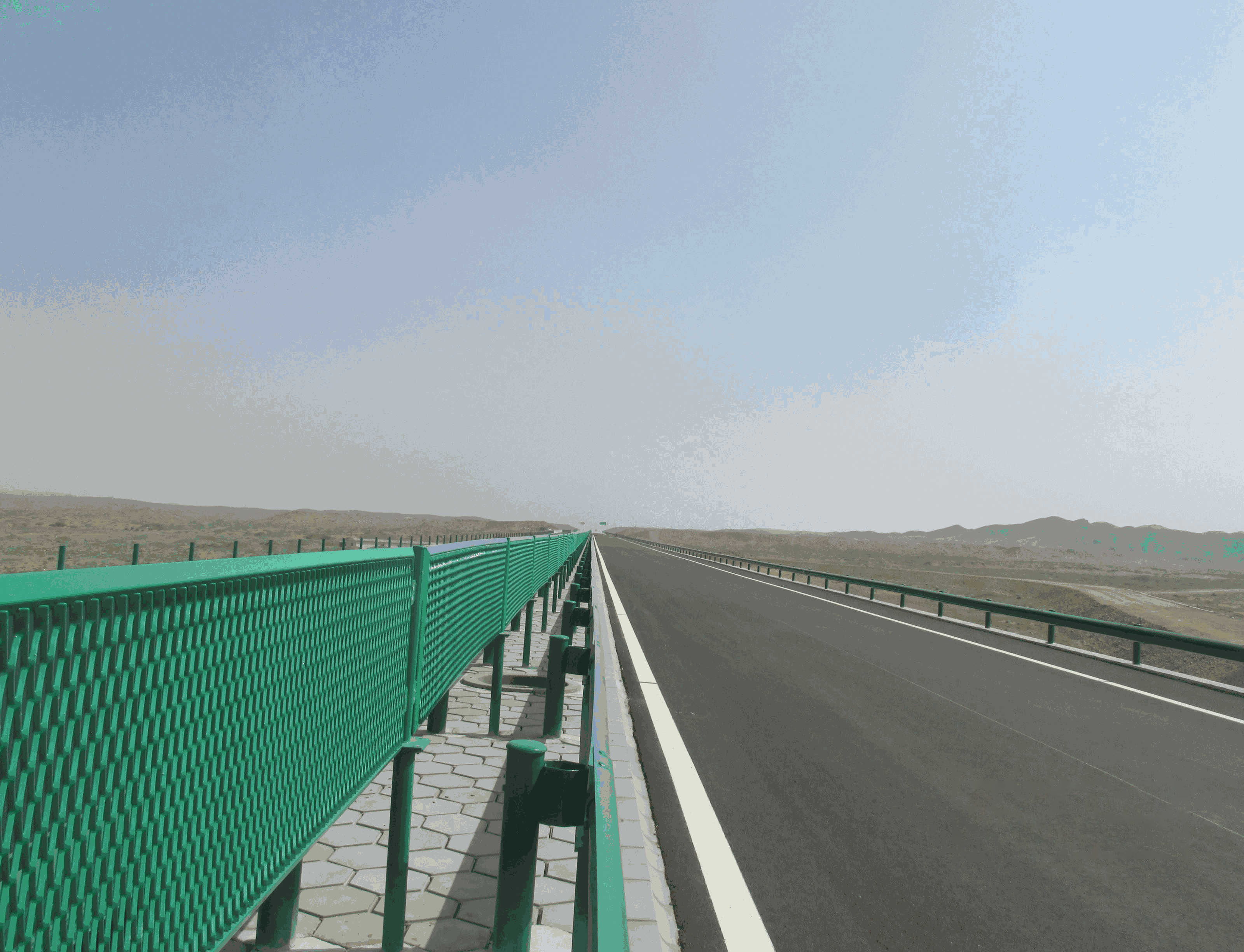 張家口高速公路護欄網種類詳細介紹-鴻欽絲網