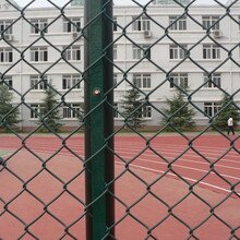 校园勾花网篮球场围栏网优惠价格正规厂家来报价-鸿钦丝网
