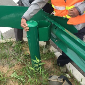 厂家高速公路波形护栏高速公路波形防撞护栏火售中