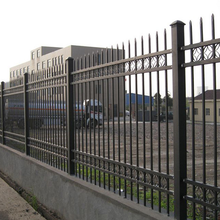 安阳新乡道路护栏隔离栏市政户外城市公路马路交通排队防撞镀锌钢栏杆围栏
