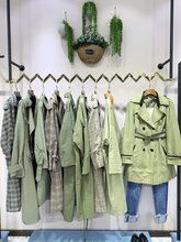钻度风衣货源广州货源哪里找专业女装货源折扣走份批发渠道走俏实卖货品图片