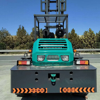 凱臨重工四驅(qū)越野叉車四驅(qū)越野叉車廠家